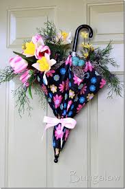 Entrance decorated with flowers in modern way
